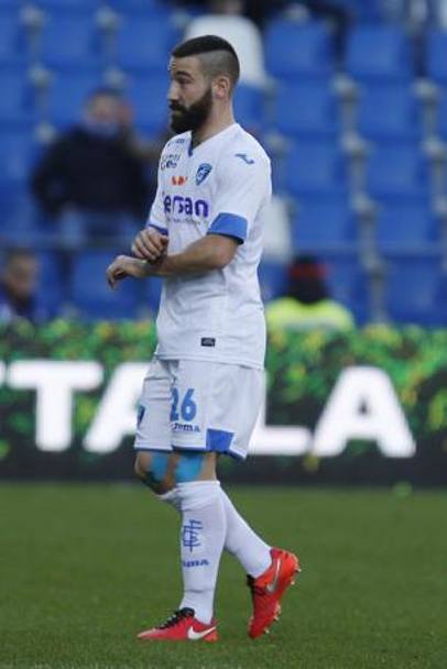 Anche Lorenzo Tonelli, il 22 febbraio 2016 durante Sassuolo-Empoli, si esib nel gesto delle manette. Pure lui fu espulso e squalificato per tre turni. Ansa